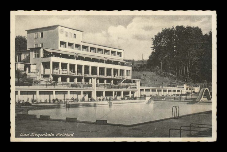 BAD ZIEGENHALS (GŁUCHOŁAZY) - WALDBAD - KOMPLEKS BASENOWY