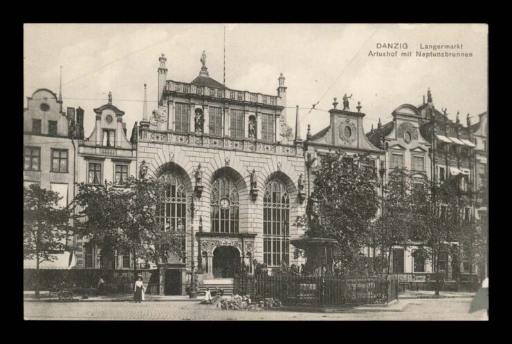 DANZIG (GDAŃSK) - ARTUSHOF - POMNIK NEPTUNA - ŁADNA