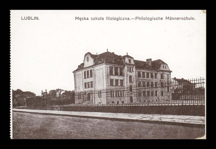 LUBLIN - MĘSKA SZKOŁA FILOLOGICZNA - SZKOŁĄ