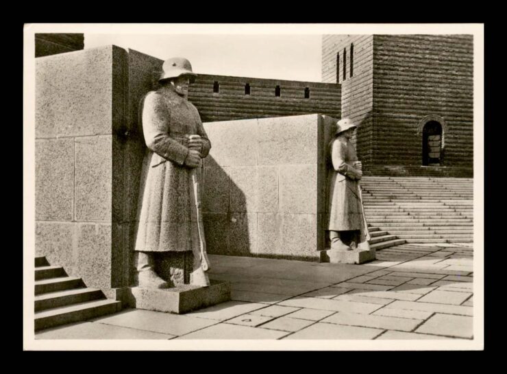 HOHENSTEIN (OLSZTYNEK), TANNENBERG, OSTERODE, WEJŚCIE DO MAUZOLEUM
